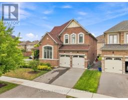 18 BLENHEIM CIRCLE, Whitby, Ontario