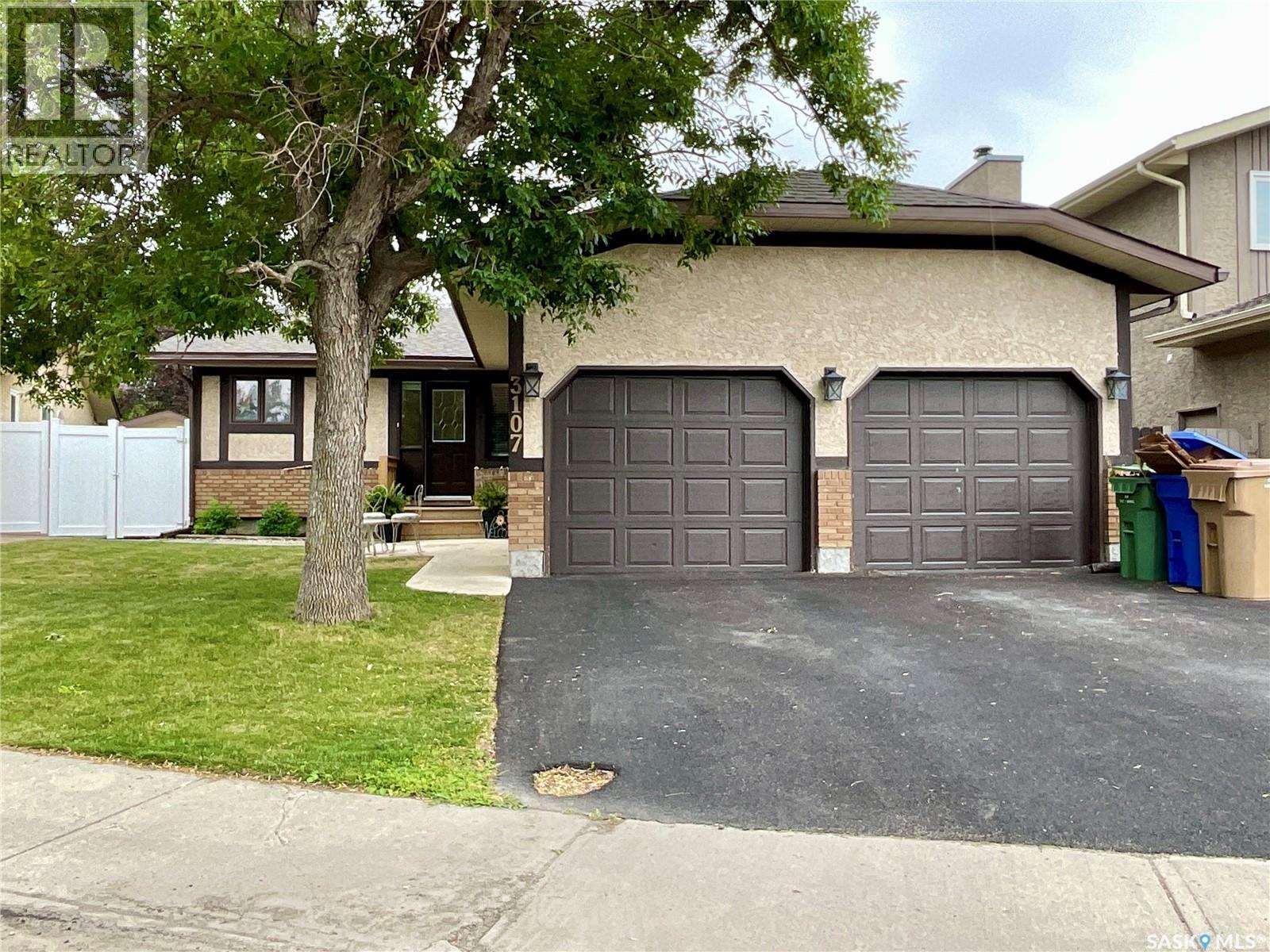 3107 Andreychuk Place E, Regina, Saskatchewan  S4V 2C5 - Photo 1 - SK045086