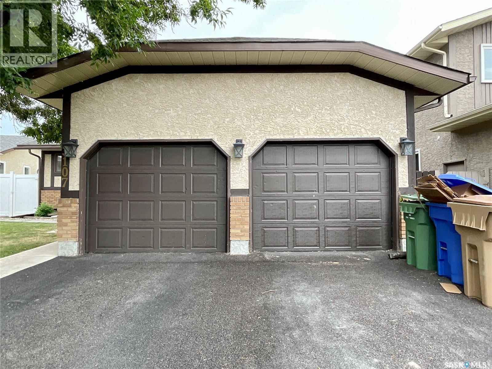 3107 Andreychuk Place E, Regina, Saskatchewan  S4V 2C5 - Photo 2 - SK045086