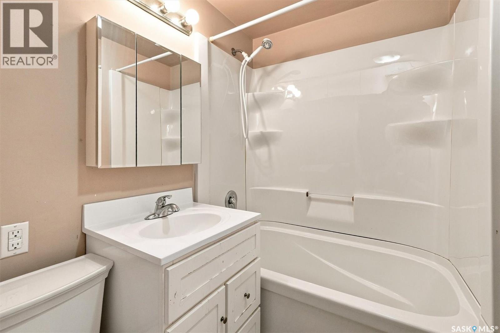 2204 Lorne Avenue, Saskatoon, Saskatchewan  S7J 0R9 - Photo 15 - SK045053