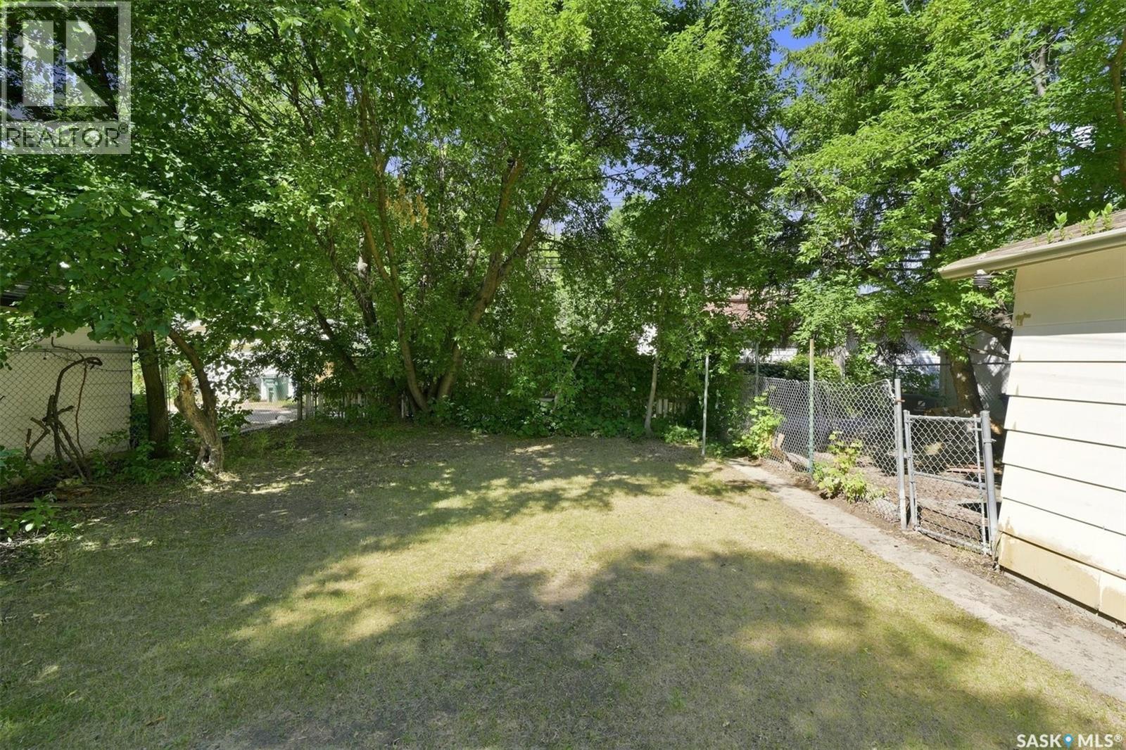 2204 Lorne Avenue, Saskatoon, Saskatchewan  S7J 0R9 - Photo 35 - SK045053