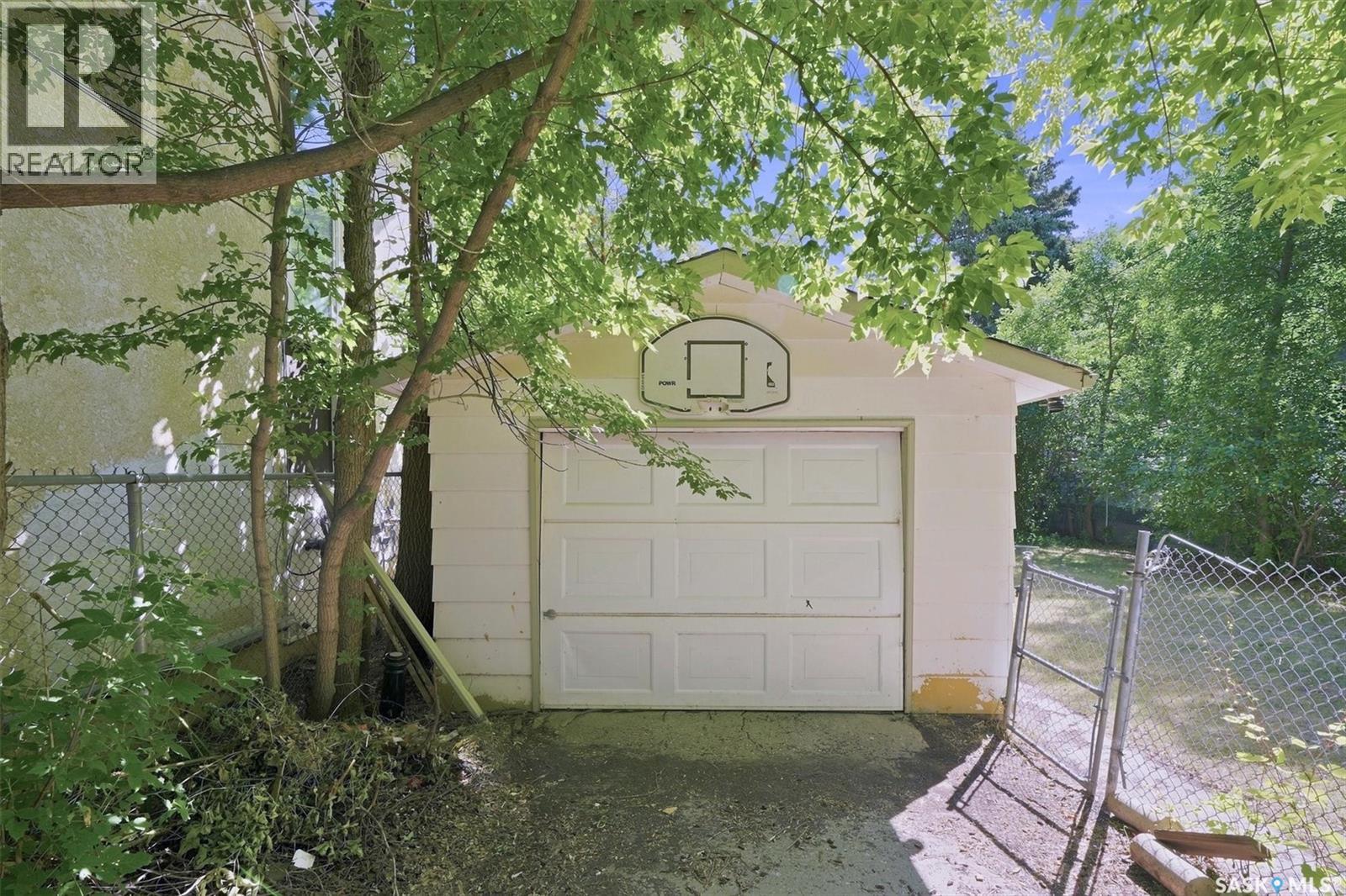 2204 Lorne Avenue, Saskatoon, Saskatchewan  S7J 0R9 - Photo 39 - SK045053