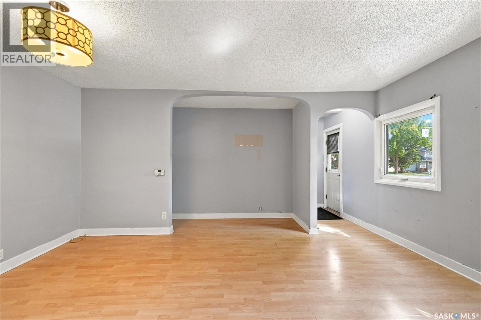 2204 Lorne Avenue, Saskatoon, Saskatchewan  S7J 0R9 - Photo 5 - SK045053