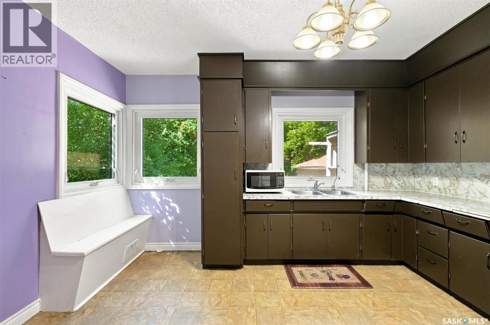 2204 Lorne Avenue, Saskatoon, Saskatchewan  S7J 0R9 - Photo 8 - SK045053