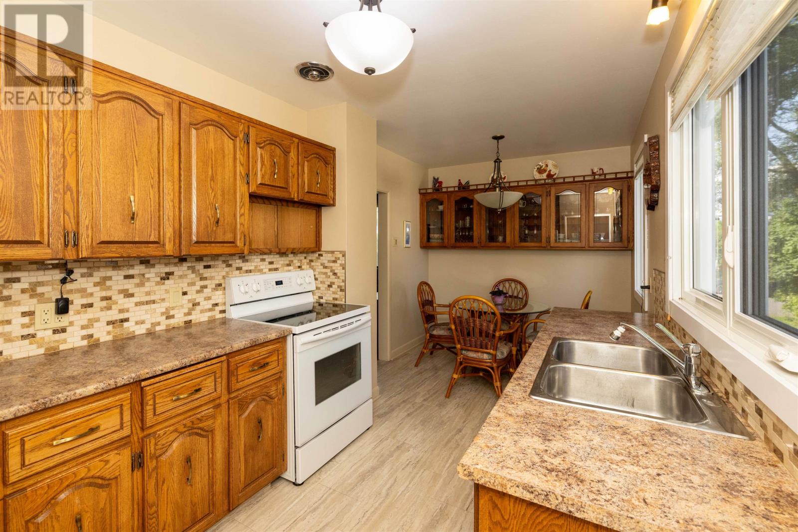 53 Melvin Ave, Thunder Bay, Ontario  P7A 7C3 - Photo 2 - TB2602299