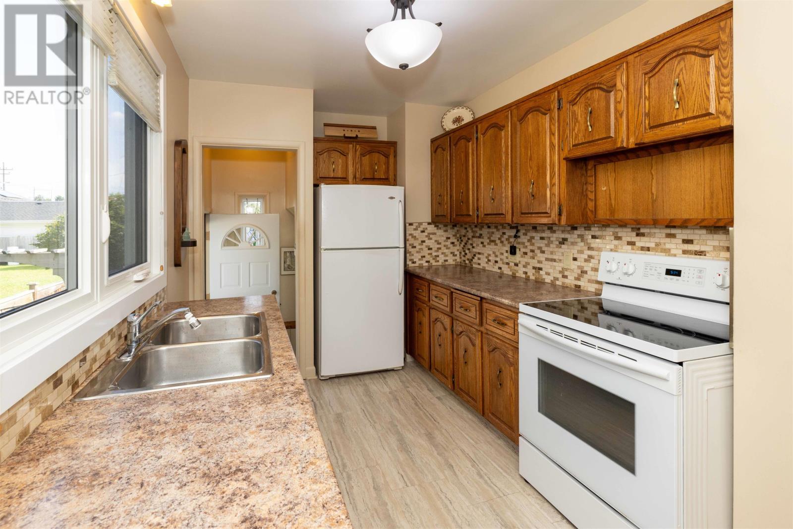 53 Melvin Ave, Thunder Bay, Ontario  P7A 7C3 - Photo 4 - TB2602299