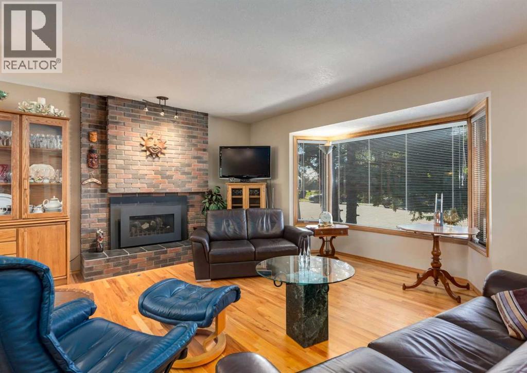 4808 Valiant Drive NW, Calgary, Alberta  T3A 1X2 - Photo 6 - A2313418