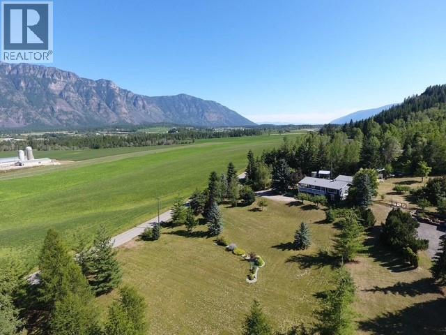 3765 Crestview Road, Creston, British Columbia  V0B 1G2 - Photo 2 - 10396899