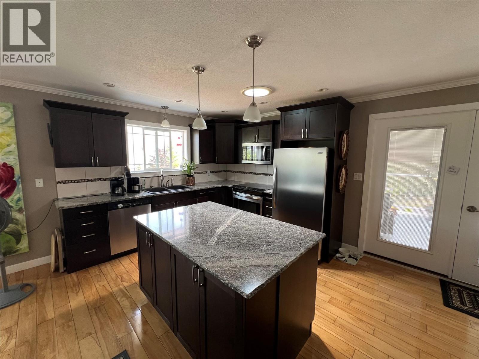 3765 Crestview Road, Creston, British Columbia  V0B 1G2 - Photo 6 - 10396899