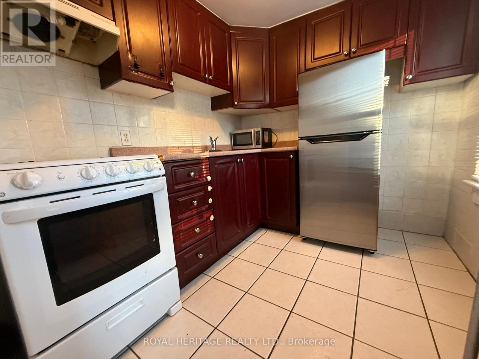 1 - 264 Jarvis Street, Oshawa, Ontario  L1G 5K9 - Photo 5 - E13442330