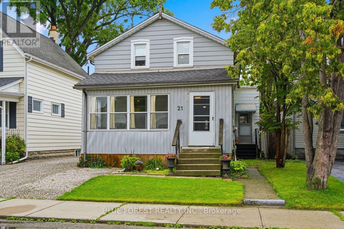 21 Isabel Street, St. Thomas, Ontario  N5R 3J7 - Photo 2 - X13657192