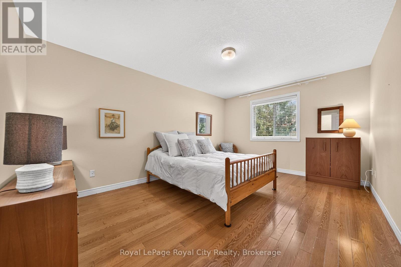 8 Whitetail Court, Guelph, Ontario  N1L 1H6 - Photo 11 - X13657370
