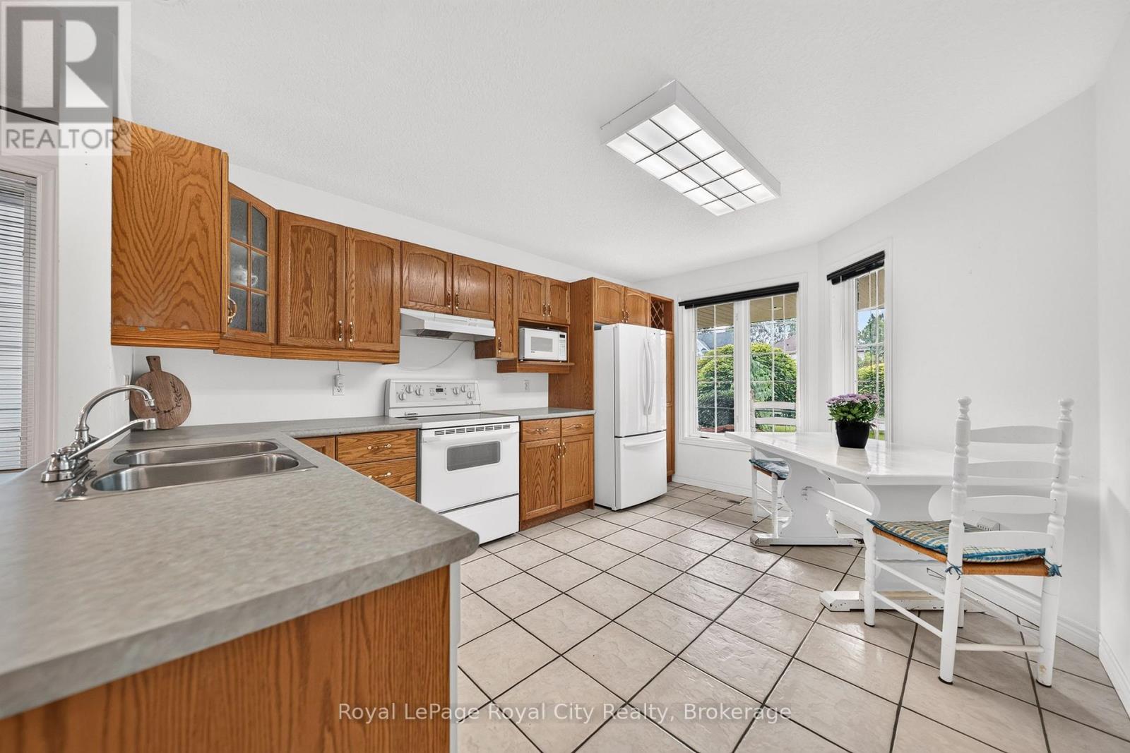 8 Whitetail Court, Guelph, Ontario  N1L 1H6 - Photo 5 - X13657370