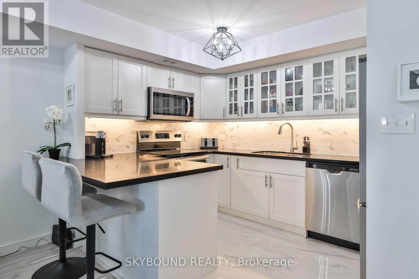 2206 - 25 The Esplanade, Toronto, Ontario M5E 1W5 - Photo 14 - C13657418