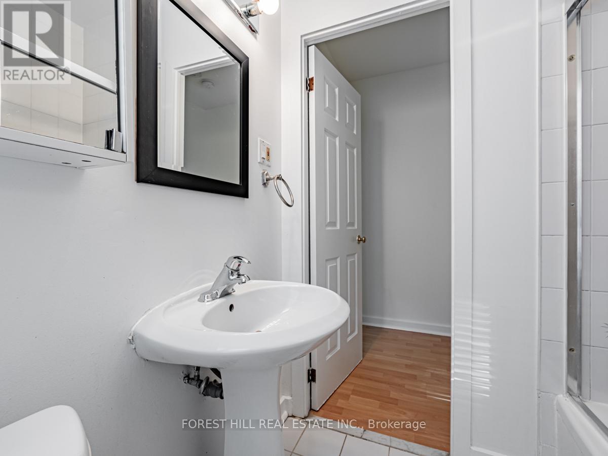 Upper - 70 Macpherson Avenue, Toronto, Ontario  M5R 1W8 - Photo 13 - C13657448