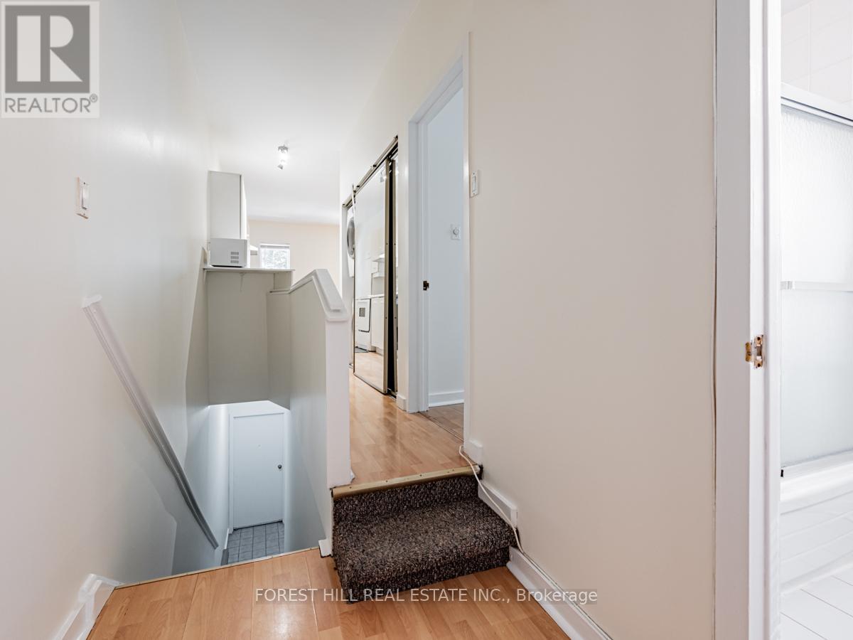 Upper - 70 Macpherson Avenue, Toronto, Ontario  M5R 1W8 - Photo 4 - C13657448
