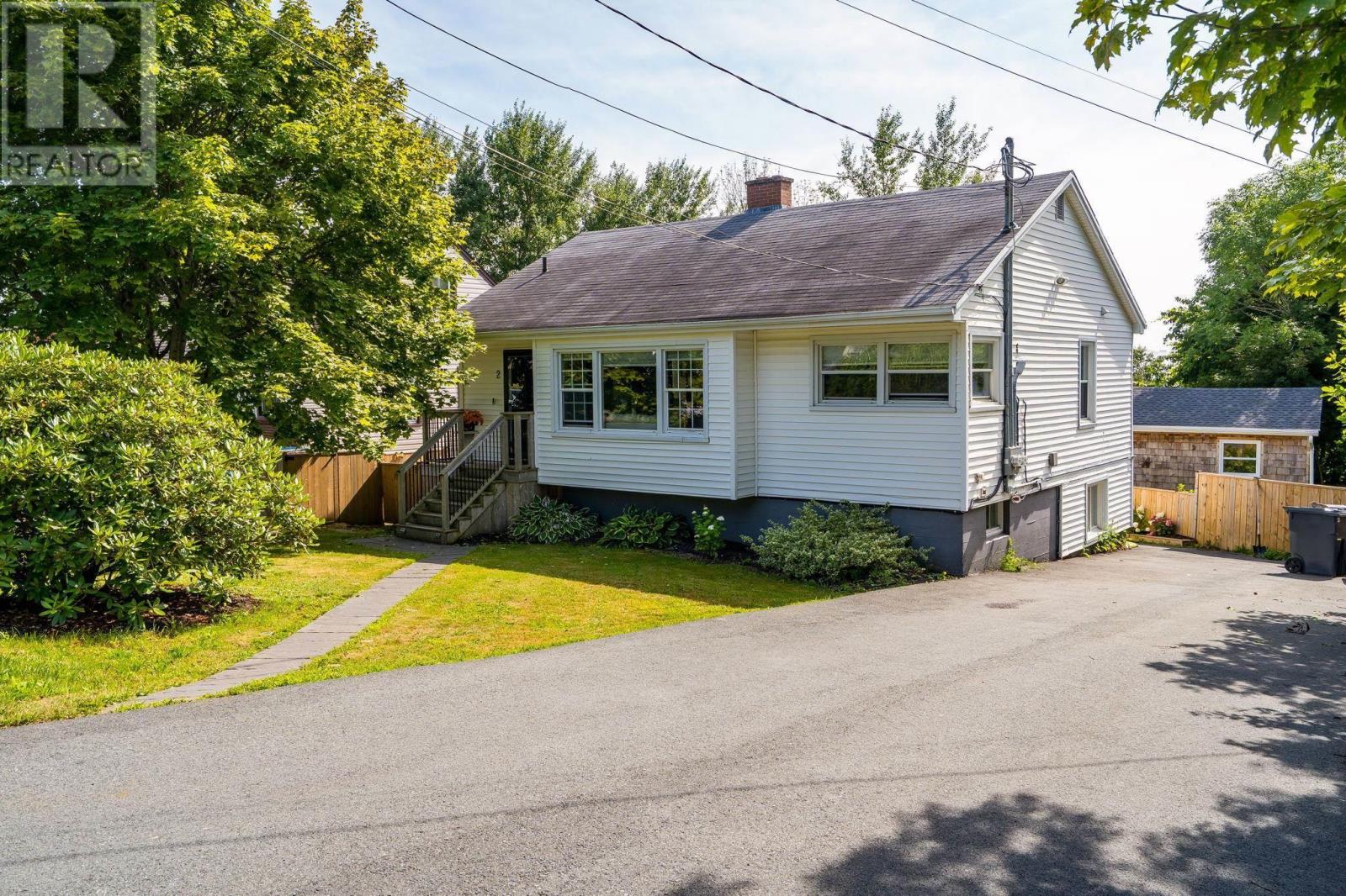2 Hilltop Drive, Dartmouth, Nova Scotia  B2Y 3T1 - Photo 1 - 202620146