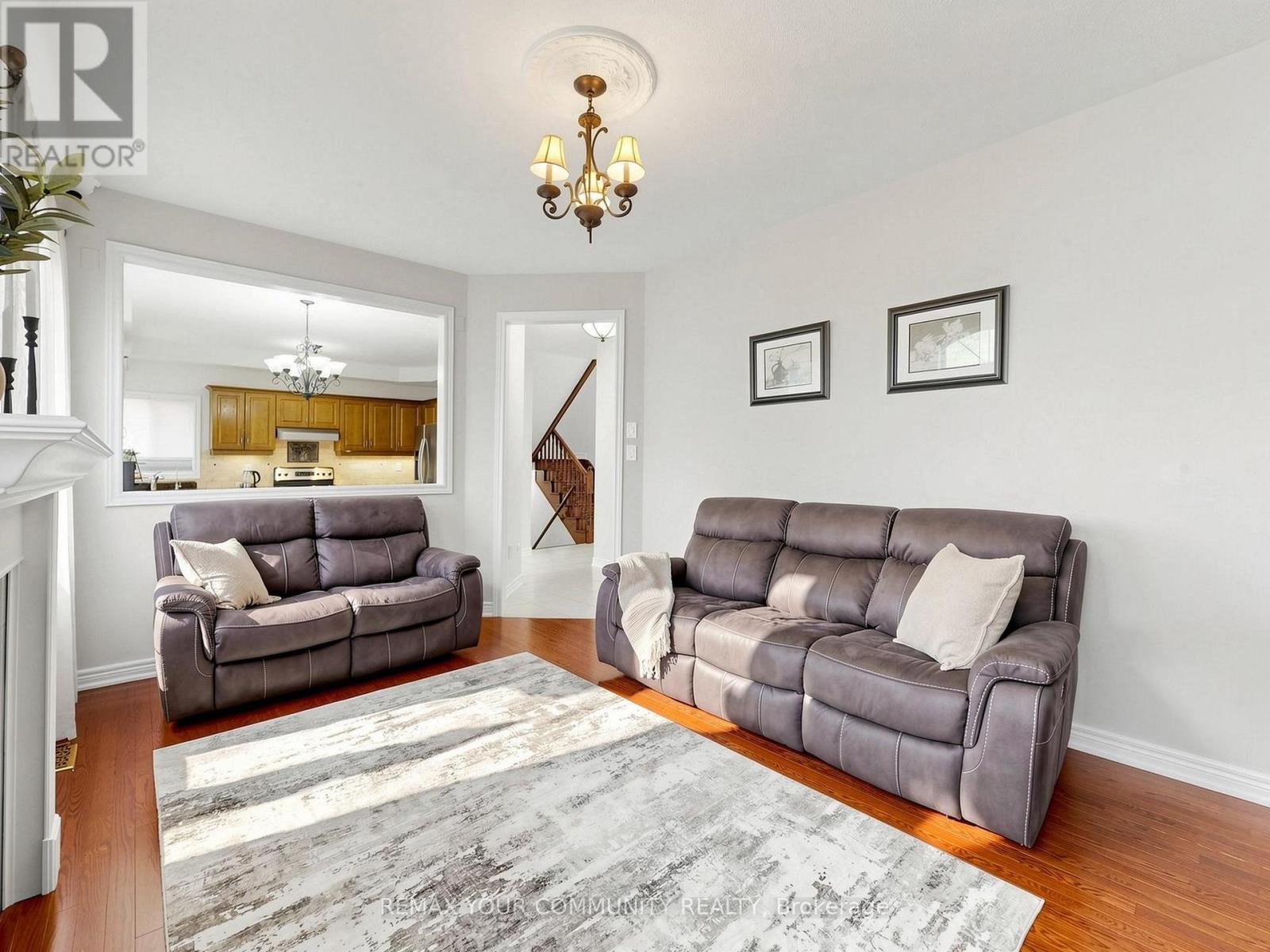267 Bilbrough Street, Aurora, Ontario  L4G 7X6 - Photo 11 - N13657368