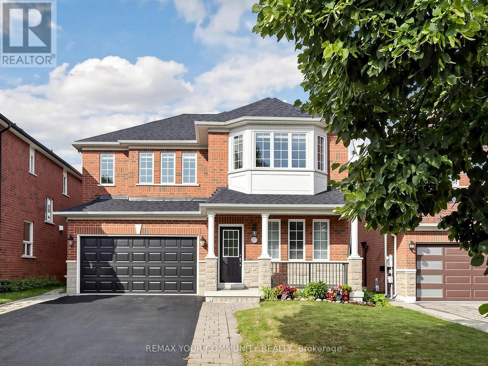 267 Bilbrough Street, Aurora, Ontario  L4G 7X6 - Photo 2 - N13657368
