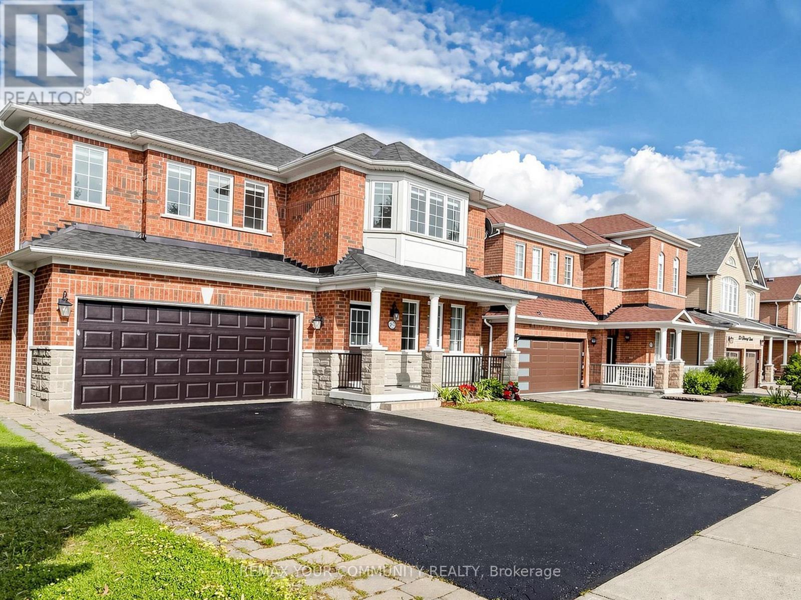 267 Bilbrough Street, Aurora, Ontario  L4G 7X6 - Photo 3 - N13657368