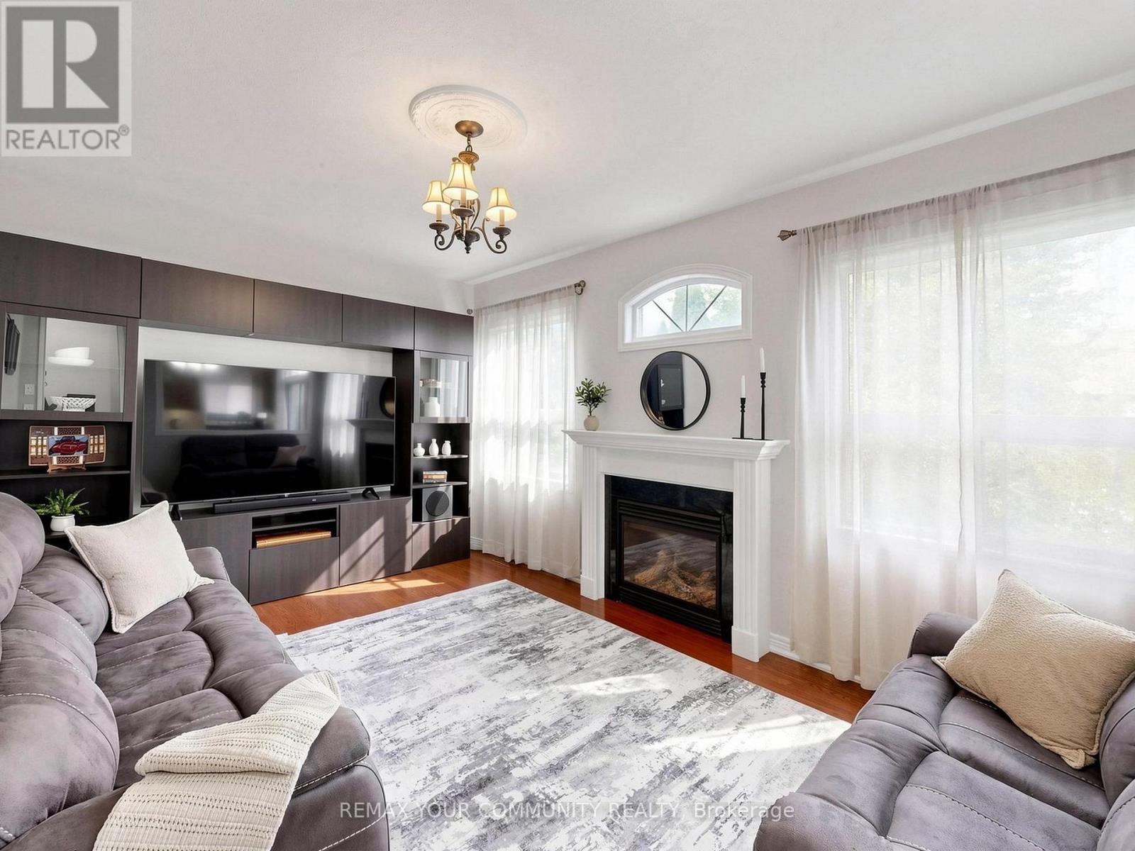 267 Bilbrough Street, Aurora, Ontario  L4G 7X6 - Photo 9 - N13657368