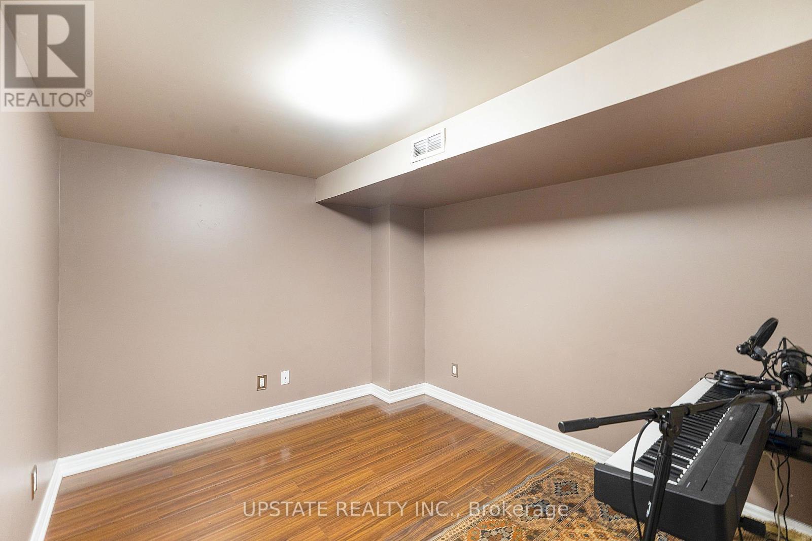 11 Kensington Trail, Barrie (Innis-Shore), Ontario  L4N 0K5 - Photo 28 - S13657476