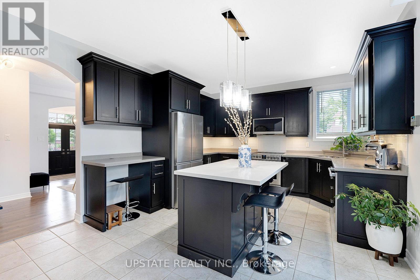 11 Kensington Trail, Barrie (Innis-Shore), Ontario  L4N 0K5 - Photo 4 - S13657476