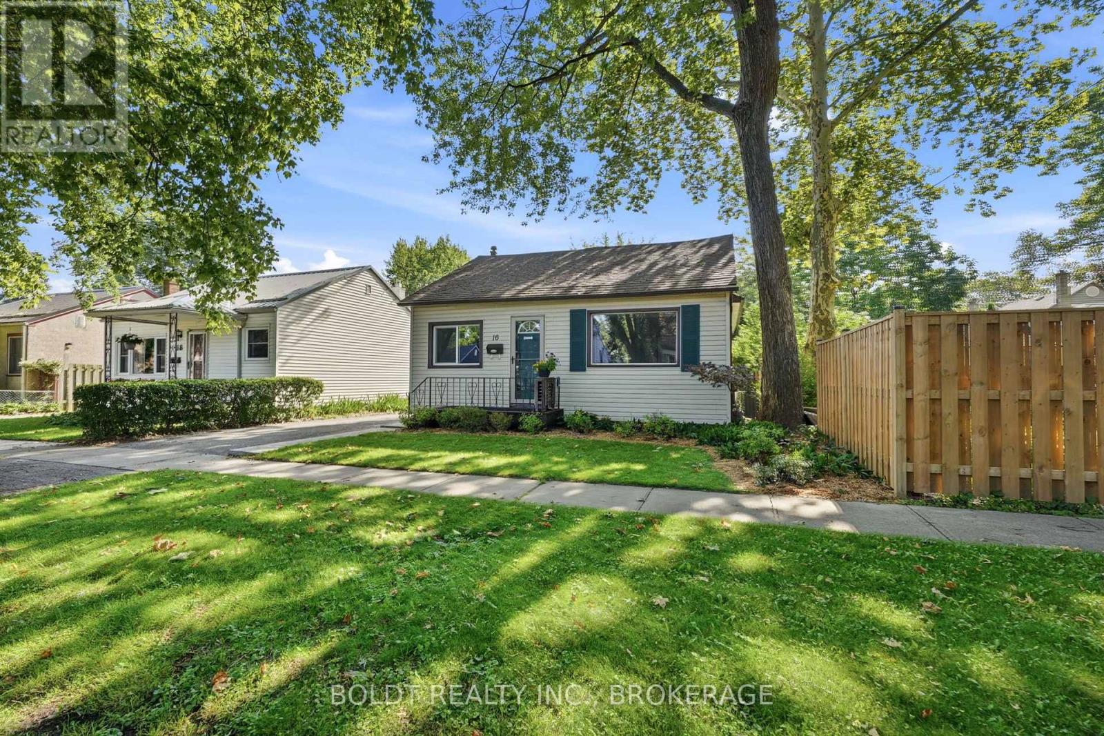 16 Longfellow Avenue, St. Catharines, Ontario L2R 6N5 - Photo 3 - X13657400