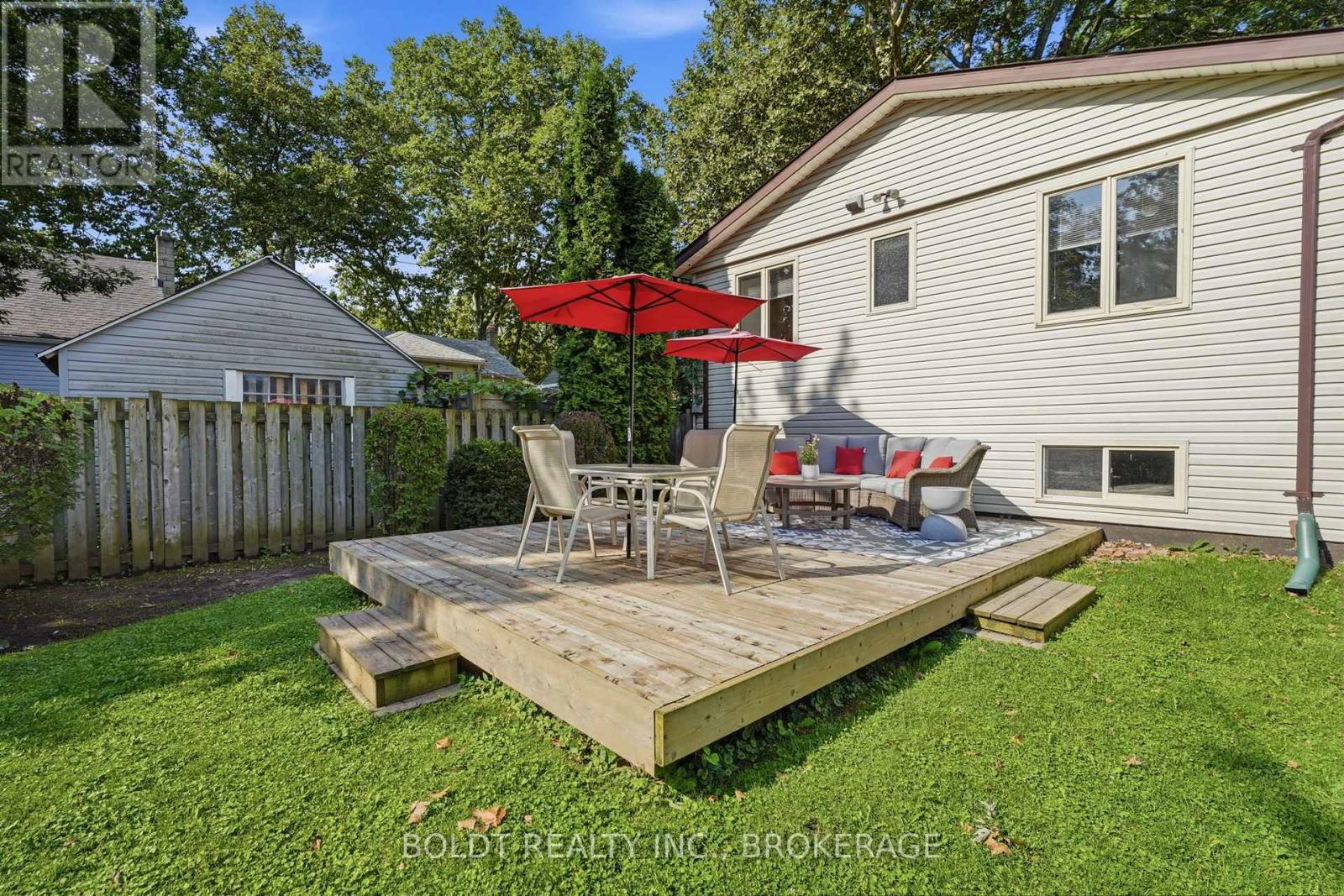 16 Longfellow Avenue, St. Catharines, Ontario L2R 6N5 - Photo 30 - X13657400