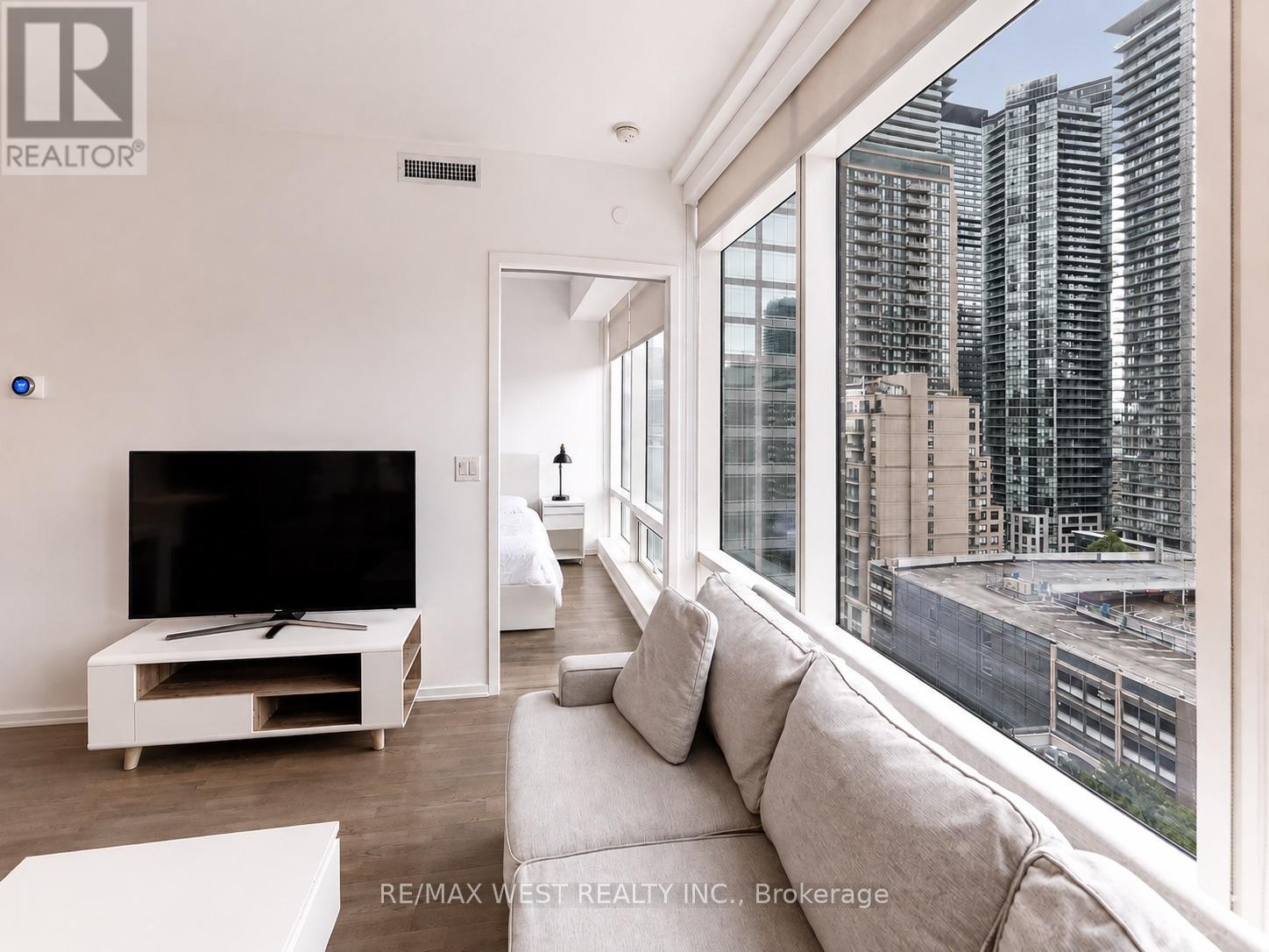 1007 - 1 Bloor Street E, Toronto, Ontario  M4W 0A8 - Photo 9 - C13657148