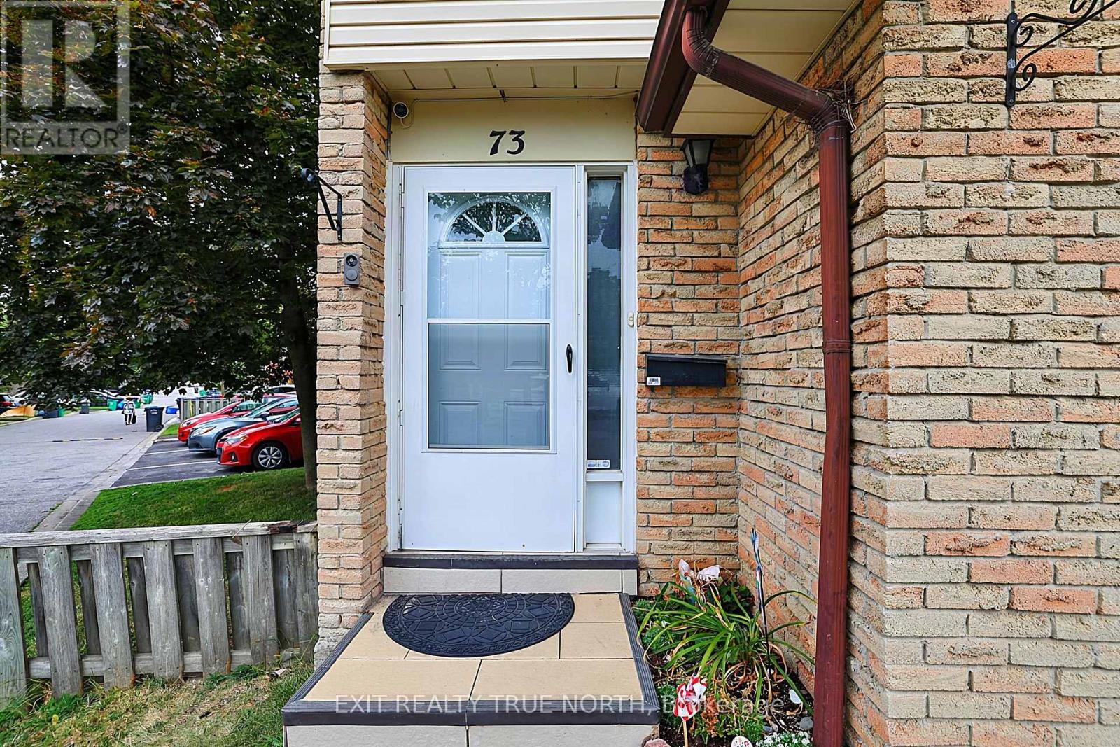 73 Collins Crescent, Brampton, Ontario  L6V 3N1 - Photo 4 - W13657344
