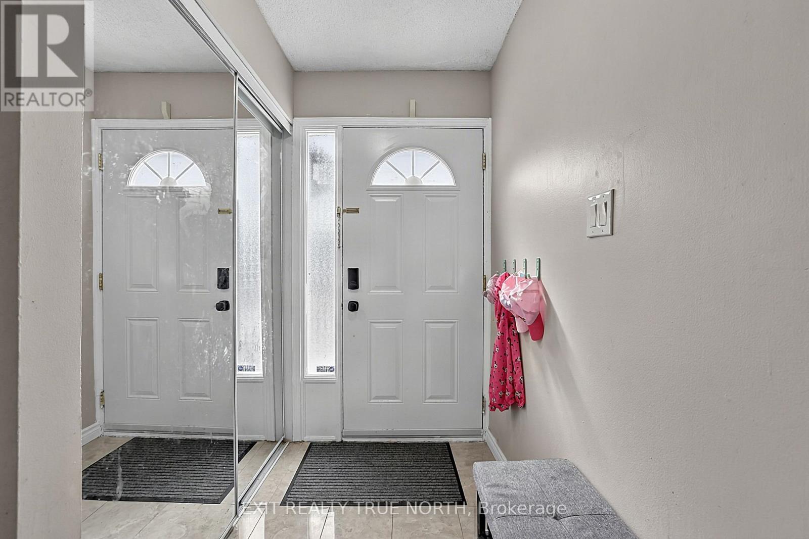 73 Collins Crescent, Brampton, Ontario  L6V 3N1 - Photo 5 - W13657344