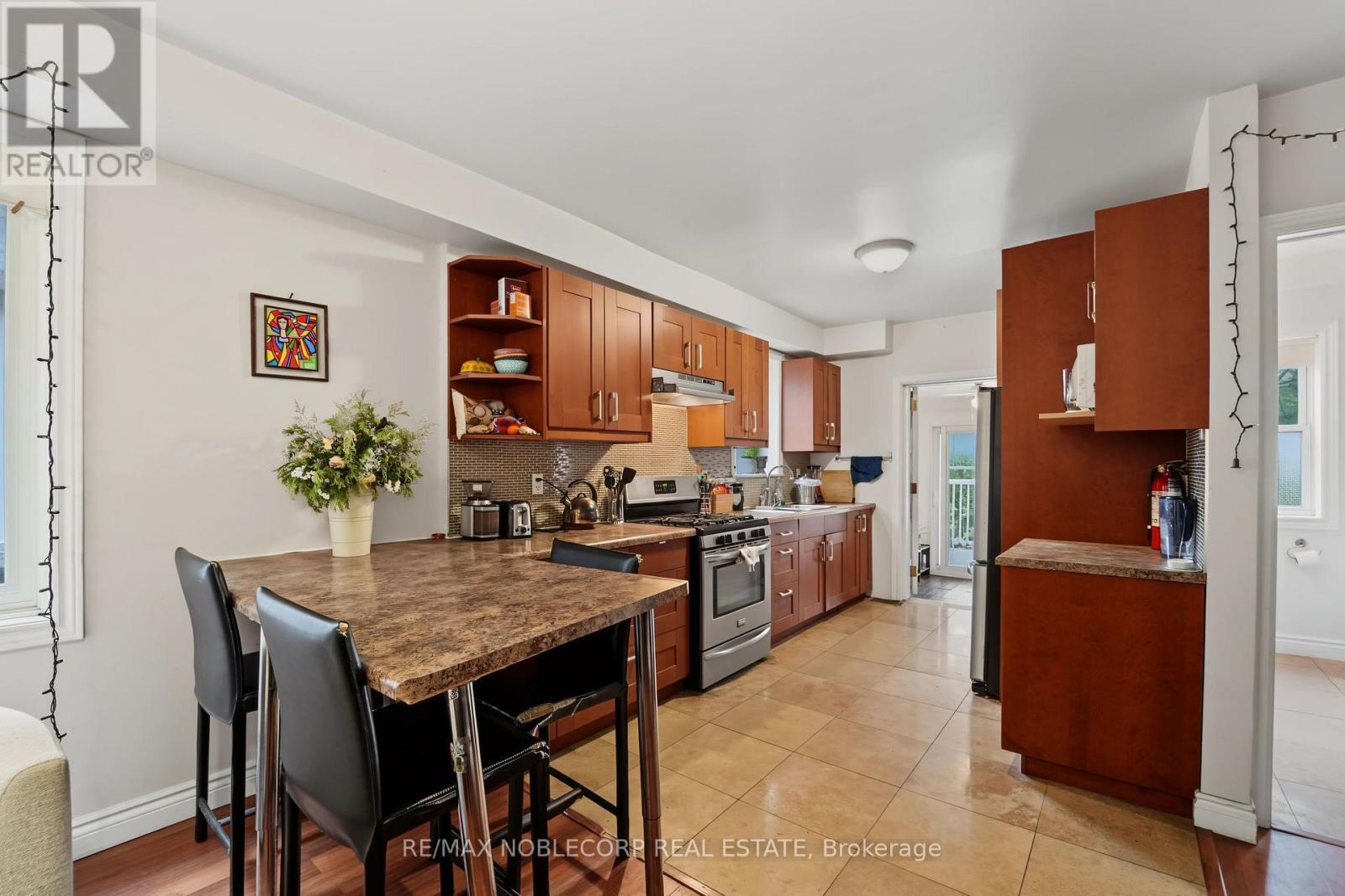 1035 Dovercourt Road, Toronto, Ontario  M6H 2X7 - Photo 5 - W13657350
