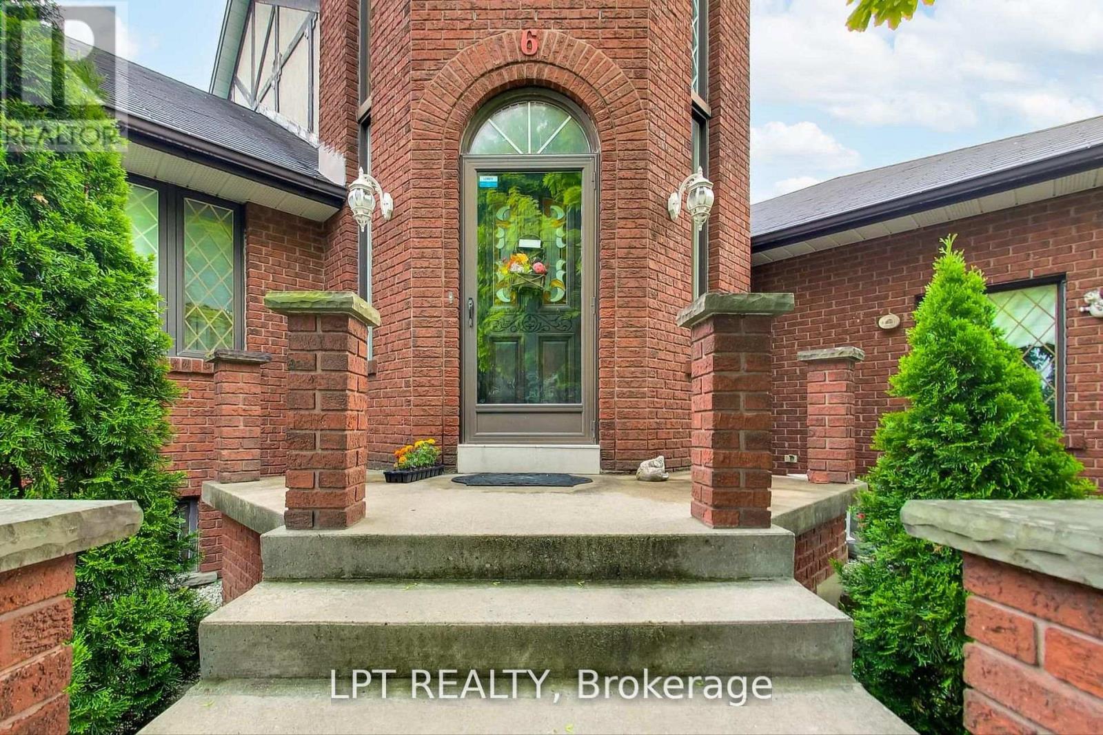 6 Fenton Way, Brampton, Ontario  L6P 0P5 - Photo 10 - W13657402