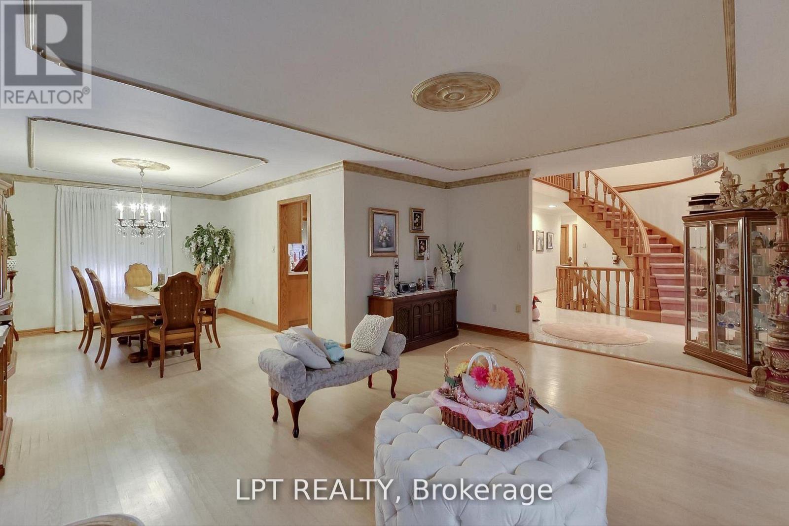 6 Fenton Way, Brampton, Ontario  L6P 0P5 - Photo 18 - W13657402