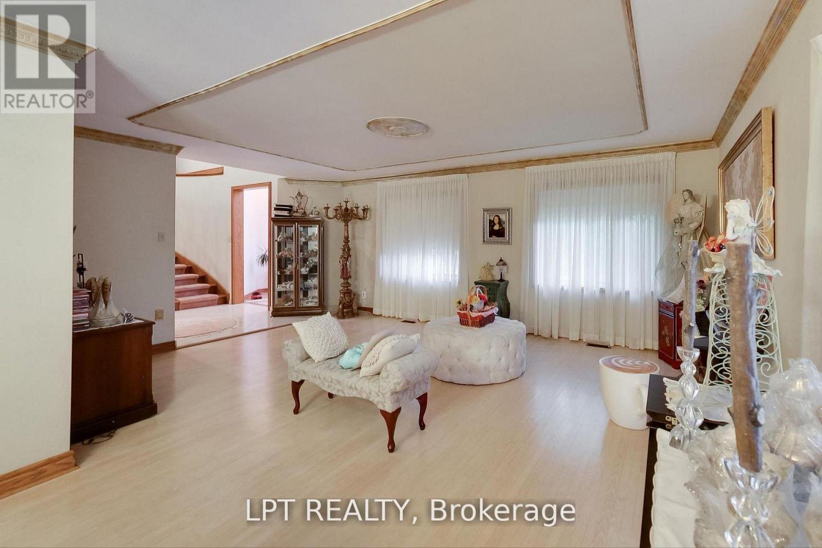 6 Fenton Way, Brampton, Ontario  L6P 0P5 - Photo 19 - W13657402