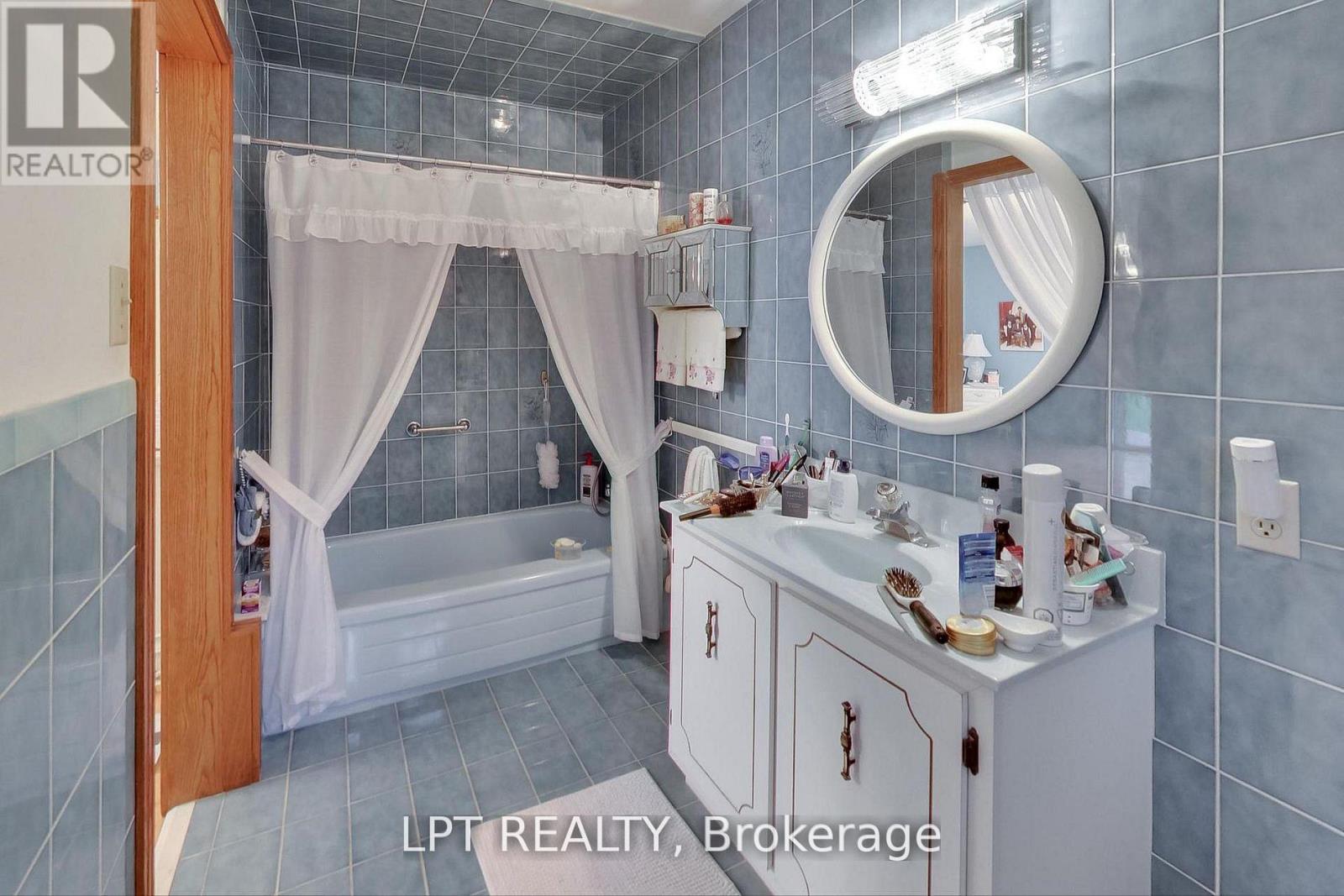 6 Fenton Way, Brampton, Ontario  L6P 0P5 - Photo 37 - W13657402