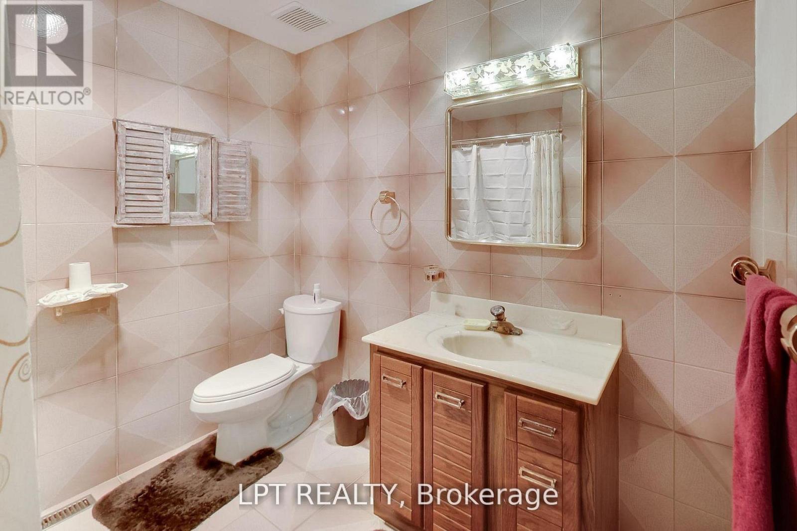 6 Fenton Way, Brampton, Ontario  L6P 0P5 - Photo 39 - W13657402