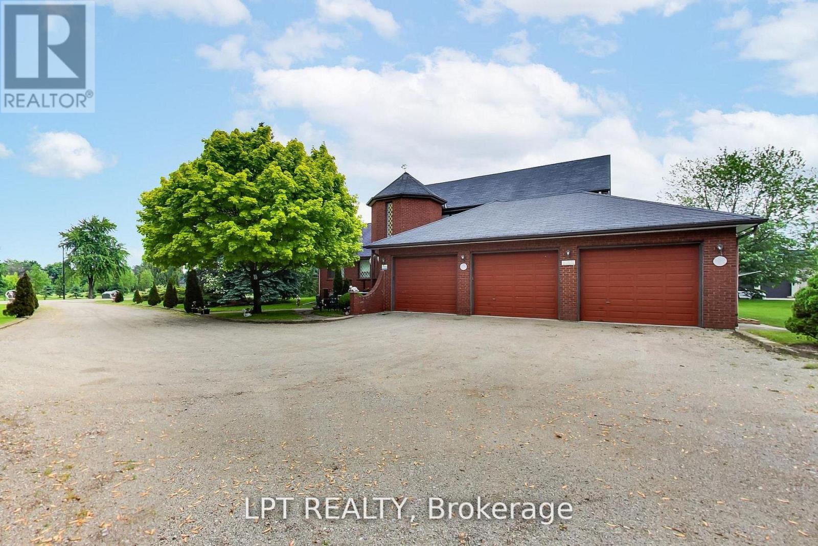 6 Fenton Way, Brampton, Ontario  L6P 0P5 - Photo 5 - W13657402