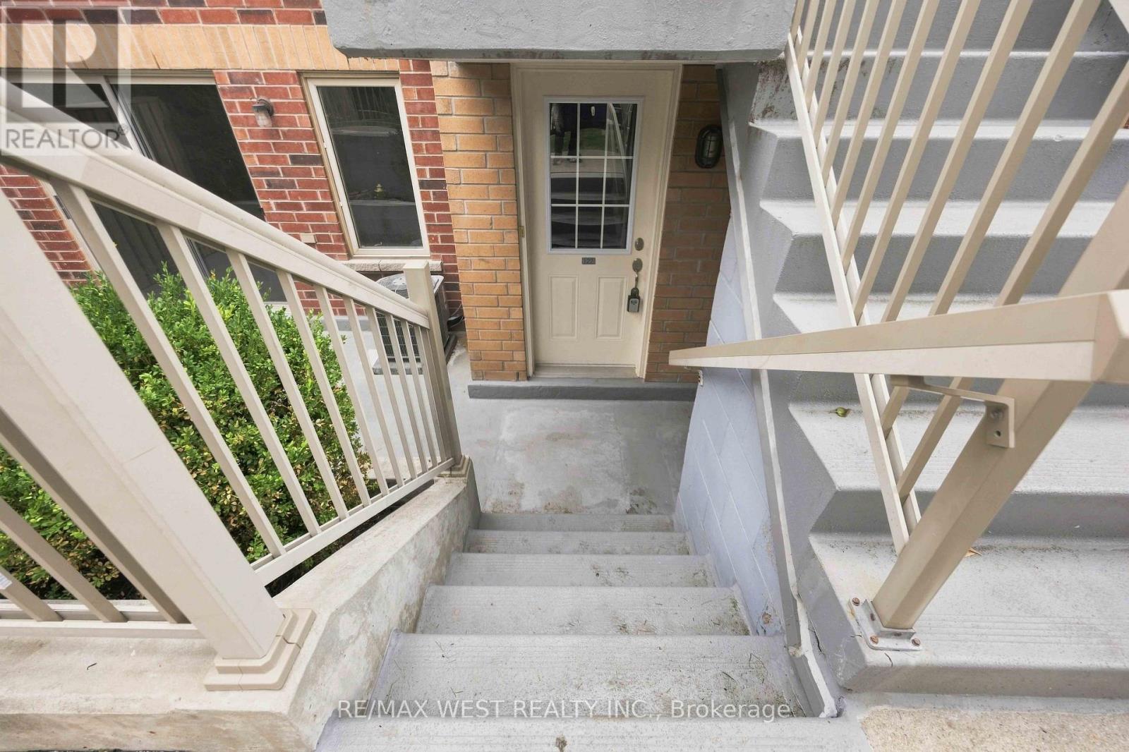 122 - 20 Elsie Lane, Toronto, Ontario  M6P 3N9 - Photo 2 - W13657482