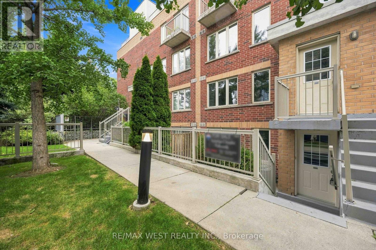 122 - 20 Elsie Lane, Toronto, Ontario  M6P 3N9 - Photo 3 - W13657482