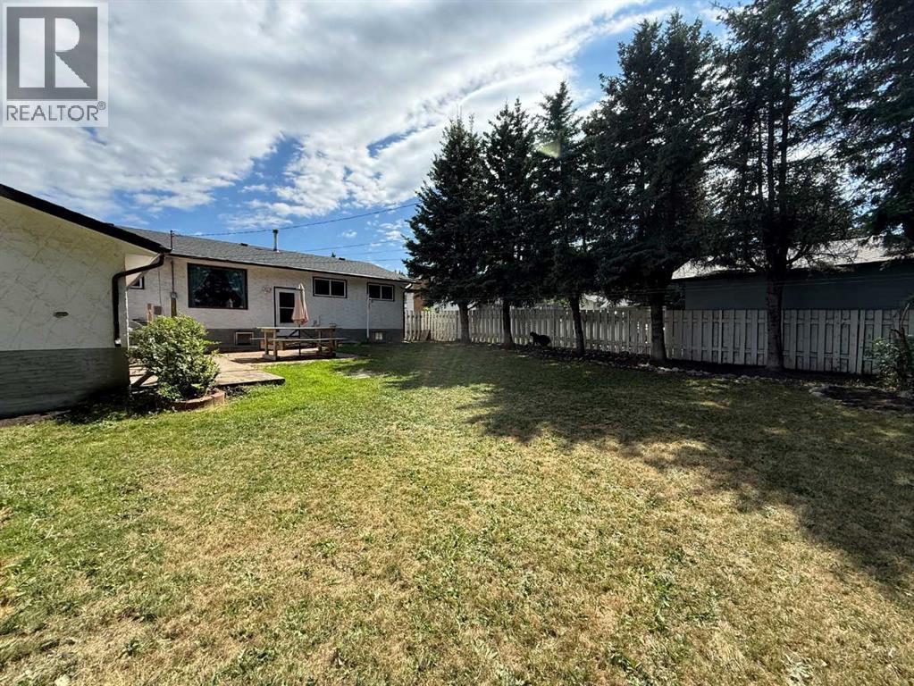 129 Tamarack Avenue, Hinton, Alberta  T7V 1C8 - Photo 24 - A2335309