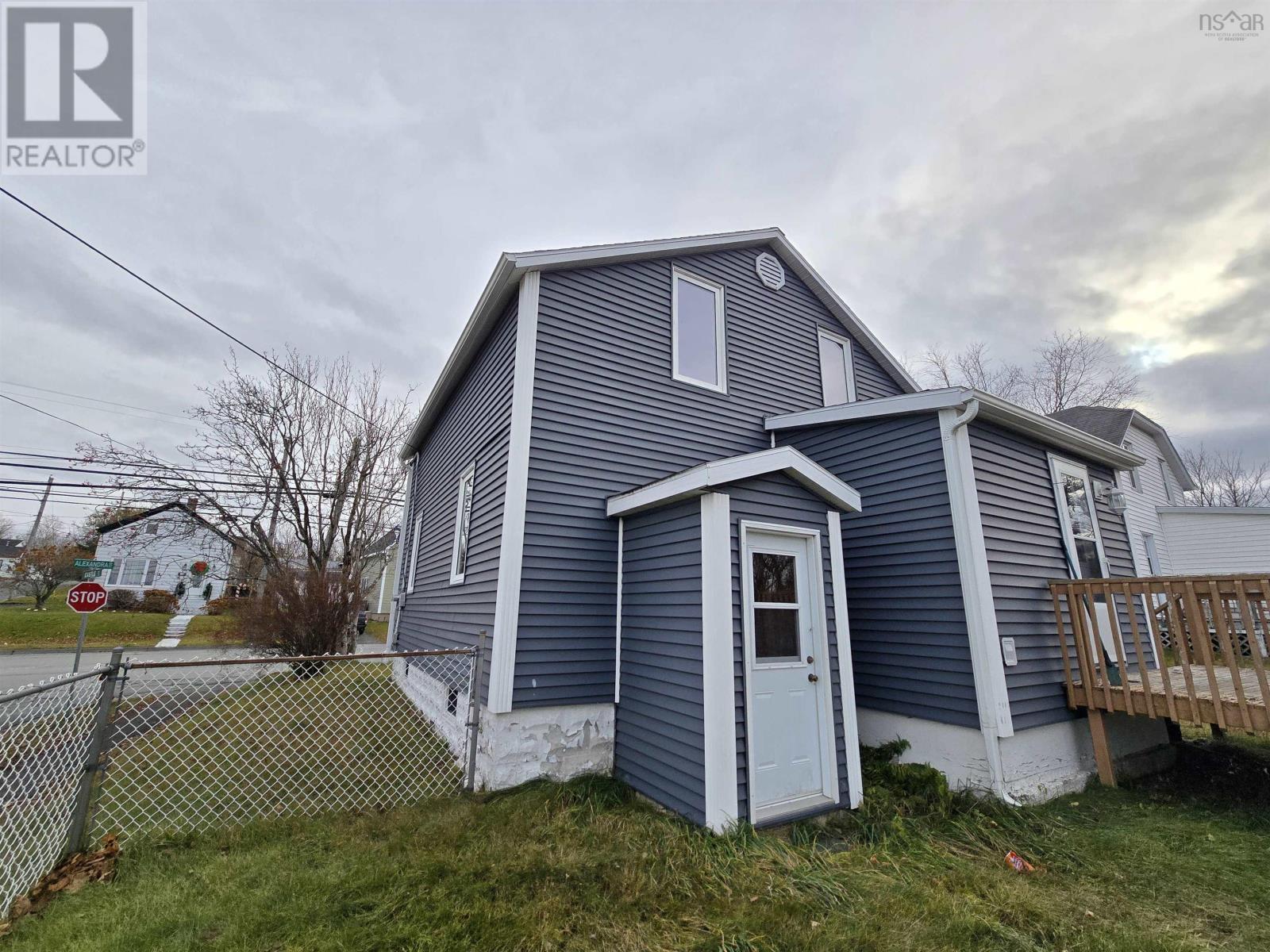 374 Alexandra Street, Sydney, Nova Scotia  B1S 2G4 - Photo 2 - 202620149