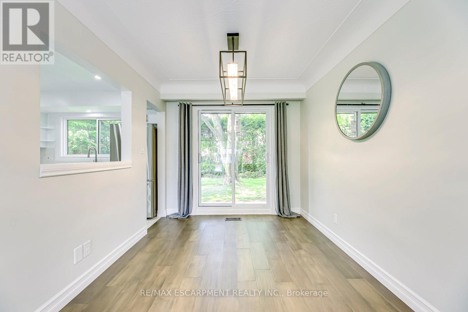 356 Dunlop Crescent, Burlington, Ontario  L7L 3N7 - Photo 9 - W13627162