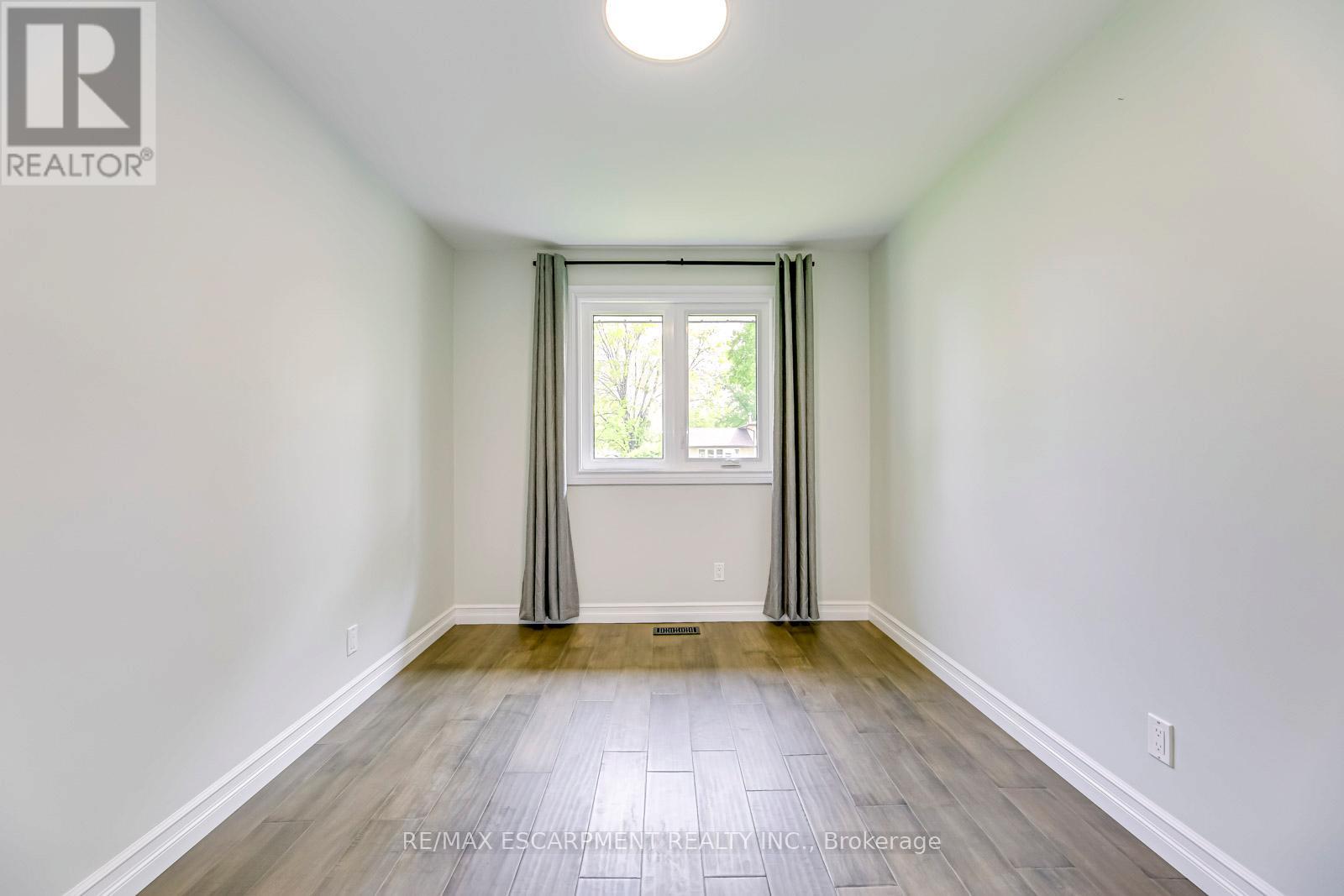 356 Dunlop Crescent, Burlington, Ontario  L7L 3N7 - Photo 22 - W13627162