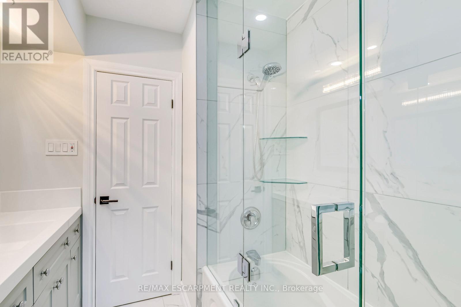 356 Dunlop Crescent, Burlington, Ontario  L7L 3N7 - Photo 25 - W13627162
