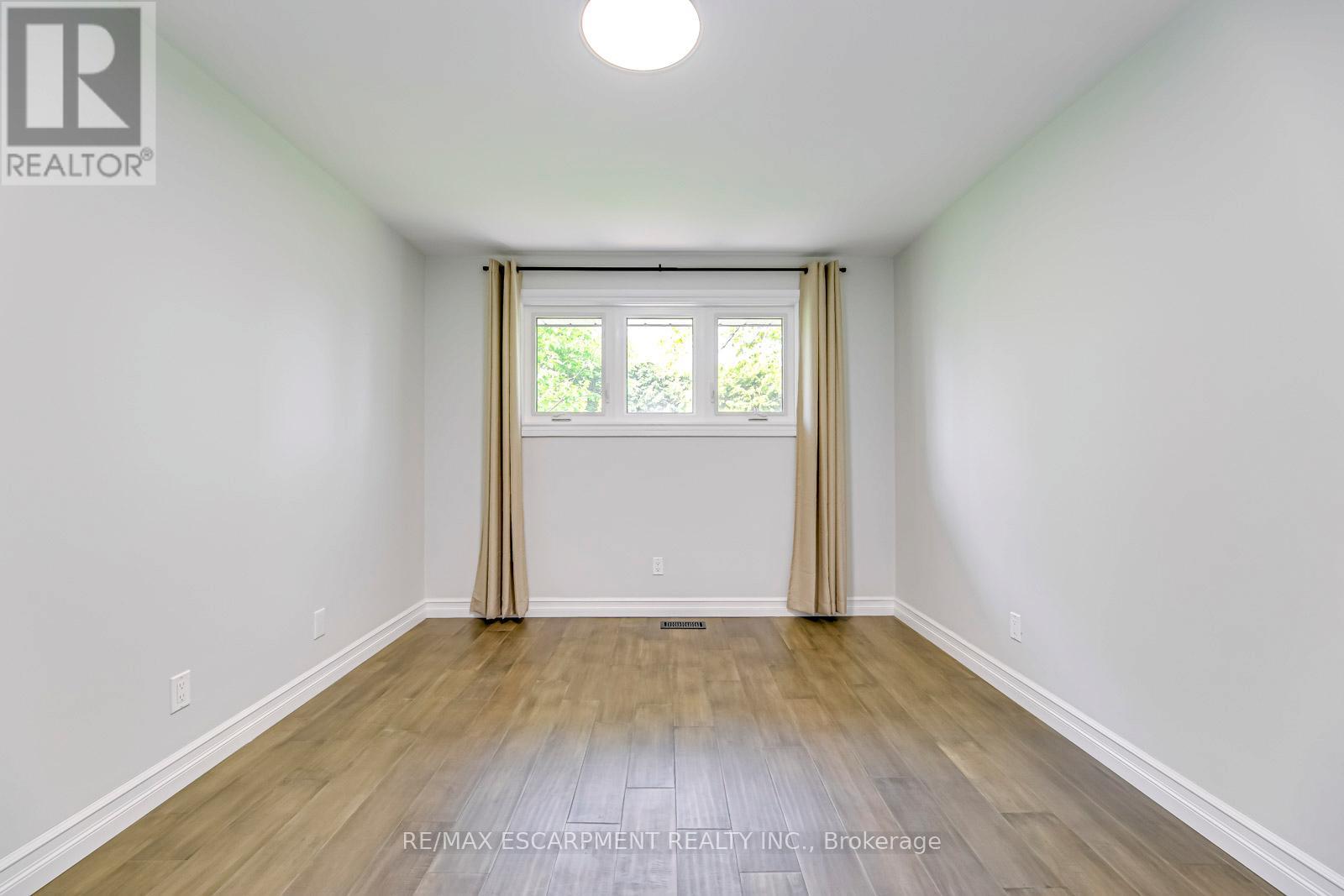 356 Dunlop Crescent, Burlington, Ontario  L7L 3N7 - Photo 19 - W13627162
