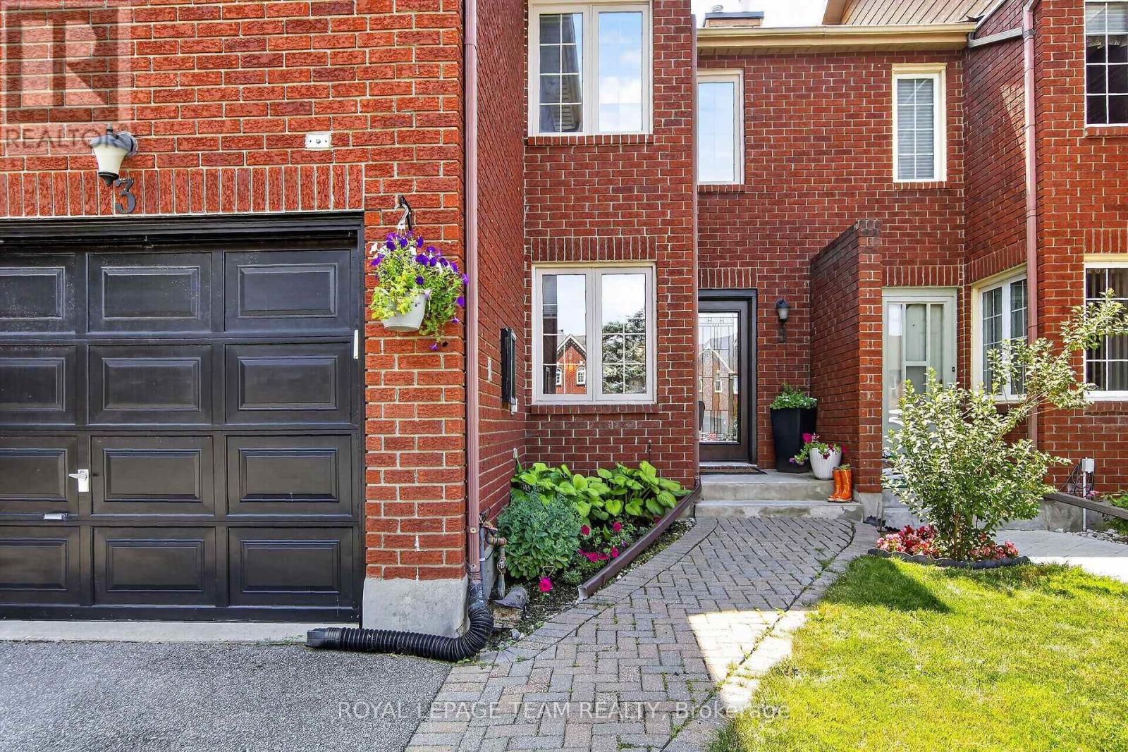 3 HEPBURN COURT, Ottawa, Ontario