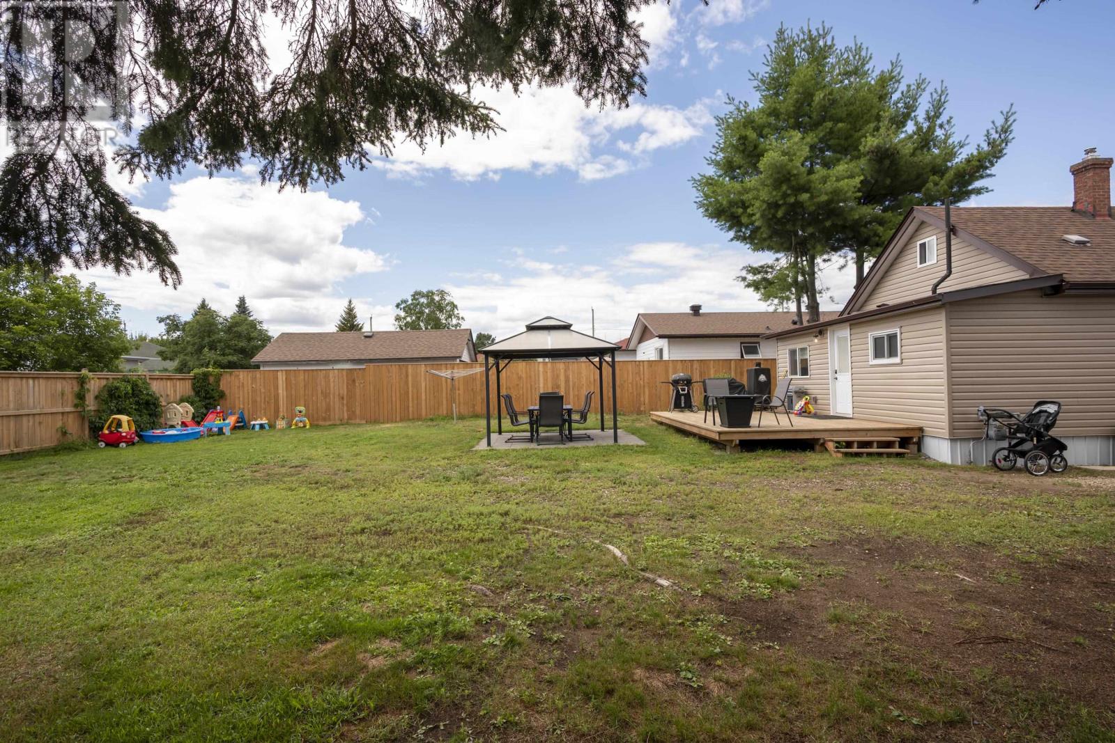 825 Newport Ave, Thunder Bay, Ontario  P7A 6J8 - Photo 2 - TB2602296