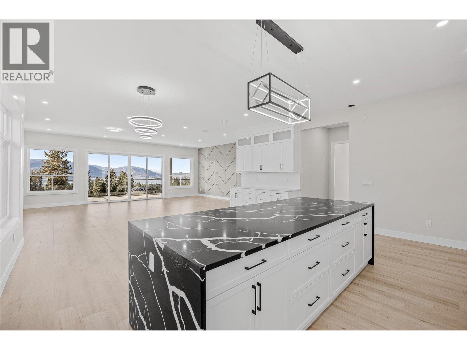 528 Hawes Court, Kelowna, British Columbia  V1W 5C5 - Photo 5 - 10389905